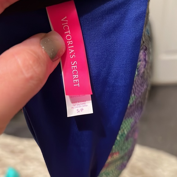 Gorgeous Sequenced Bandeau tops, tie in the back. - Picture 6 of 6